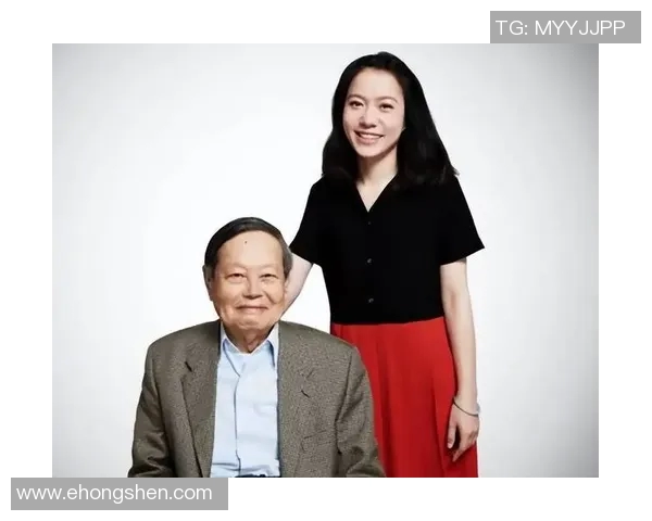 女孩心目中的足球明星究竟是谁她的选择背后藏着怎样的故事