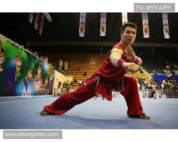 足球场上的武术高手揭秘练武术对球技的提升与影响