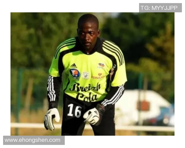 黑人足球明星露出猥琐笑容引发热议网友纷纷调侃其搞笑瞬间